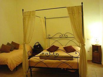 Aloha Bed & Breakfast 2*